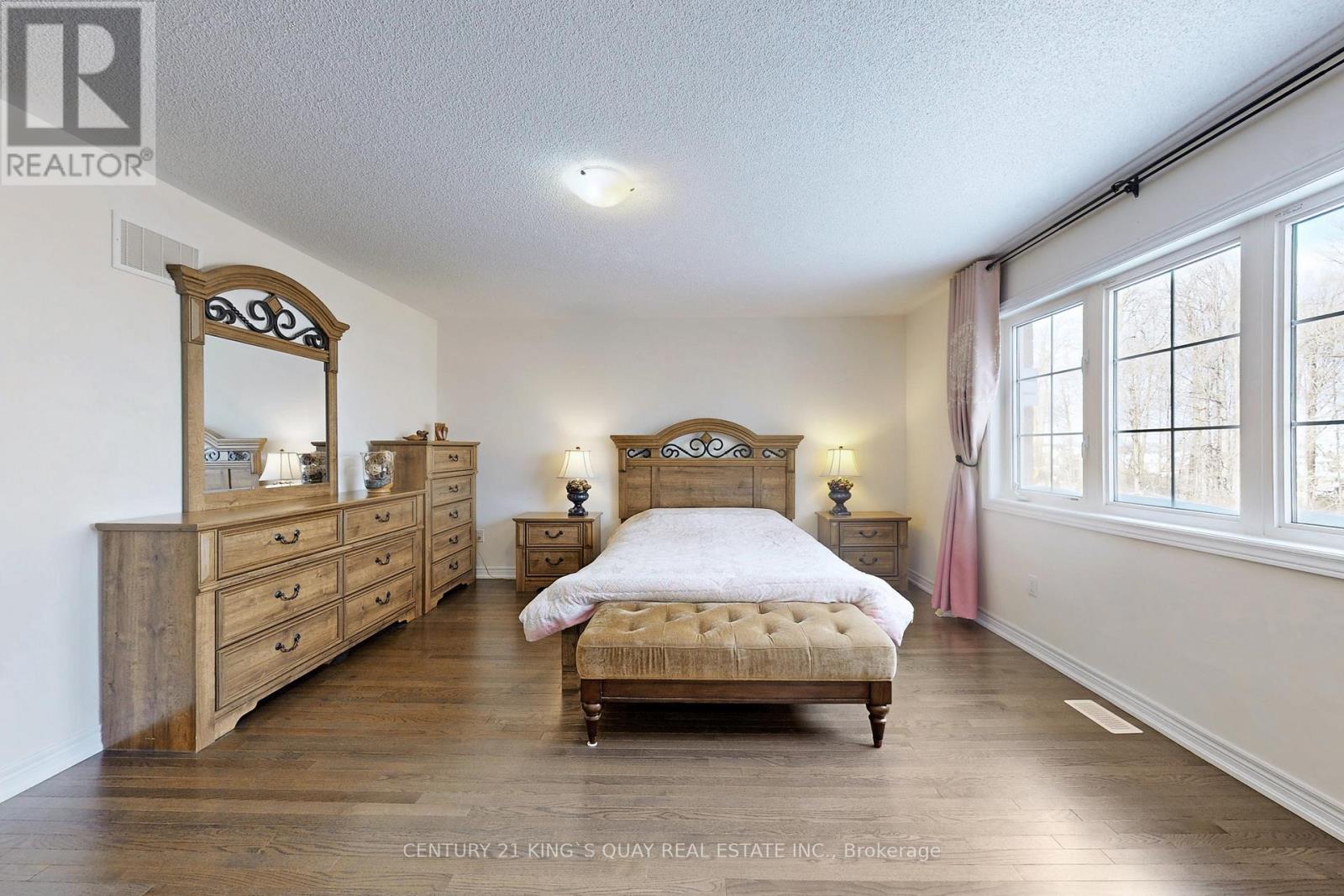 521 Mcgregor Farm Trail, Newmarket, Ontario L3X 0H7 - Photo 14 - N12971526