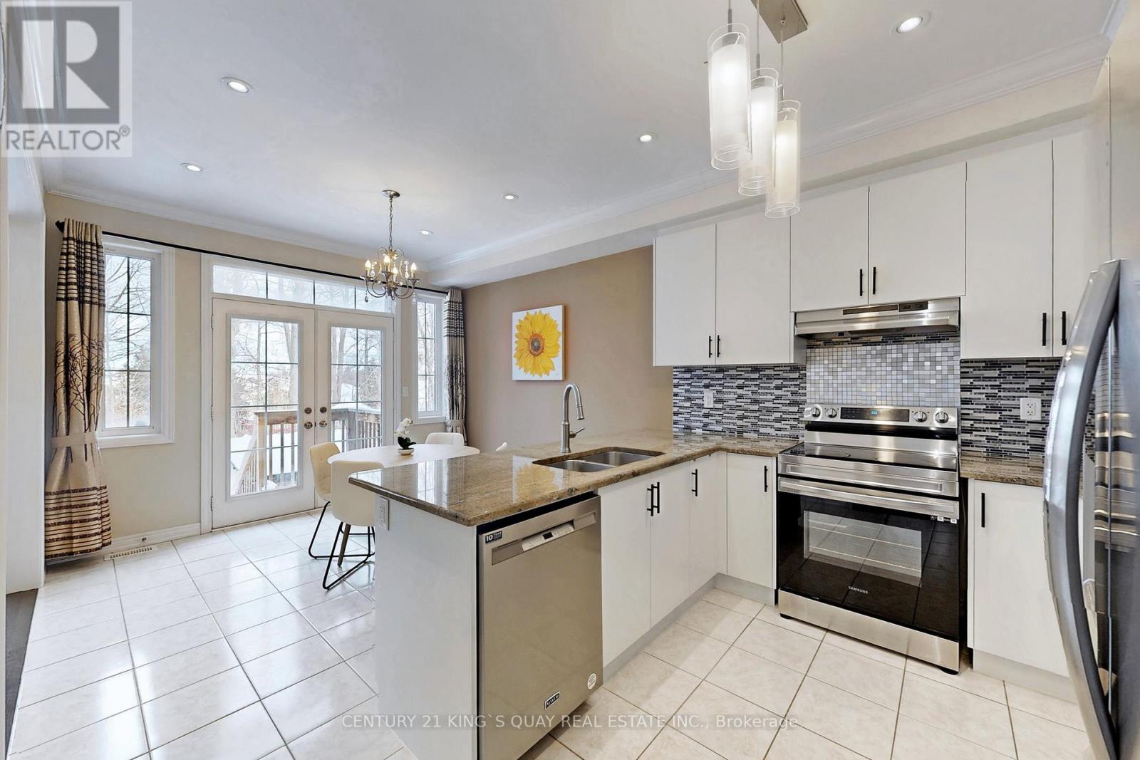 521 Mcgregor Farm Trail, Newmarket, Ontario L3X 0H7 - Photo 7 - N12971526