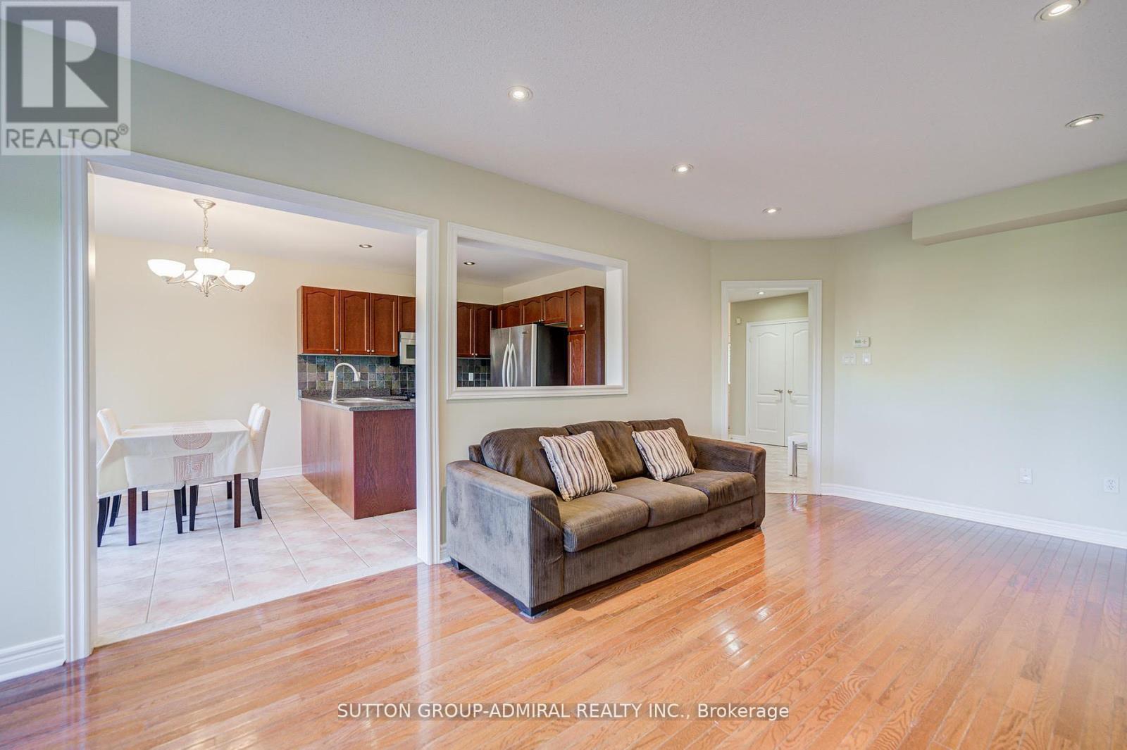 6 Lorridge Street, Richmond Hill, Ontario  L4E 4E6 - Photo 17 - N12971608