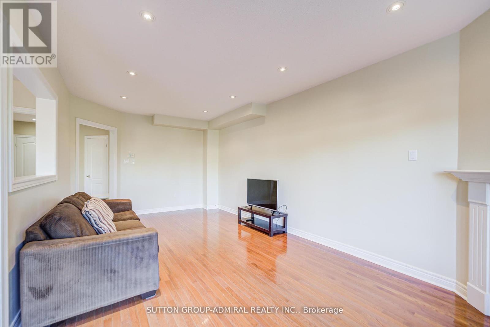 6 Lorridge Street, Richmond Hill, Ontario  L4E 4E6 - Photo 18 - N12971608