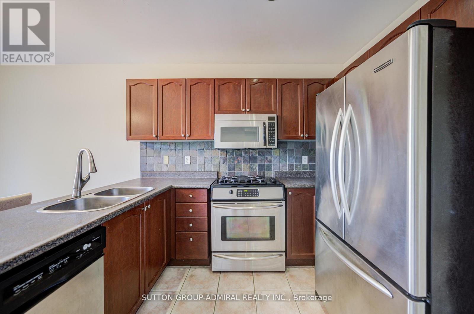 6 Lorridge Street, Richmond Hill, Ontario  L4E 4E6 - Photo 7 - N12971608