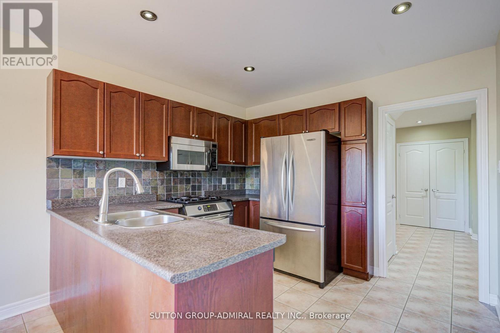 6 Lorridge Street, Richmond Hill, Ontario  L4E 4E6 - Photo 8 - N12971608