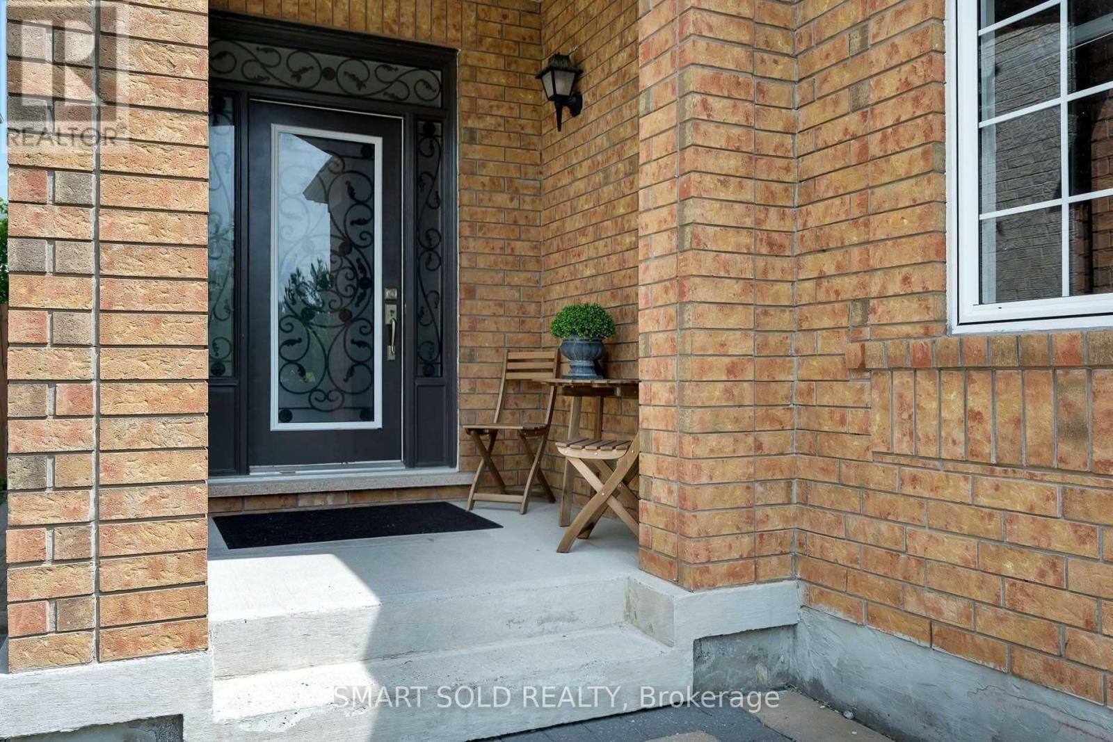 99 Aloe Avenue, Richmond Hill, Ontario  L4E 4N2 - Photo 2 - N12971638