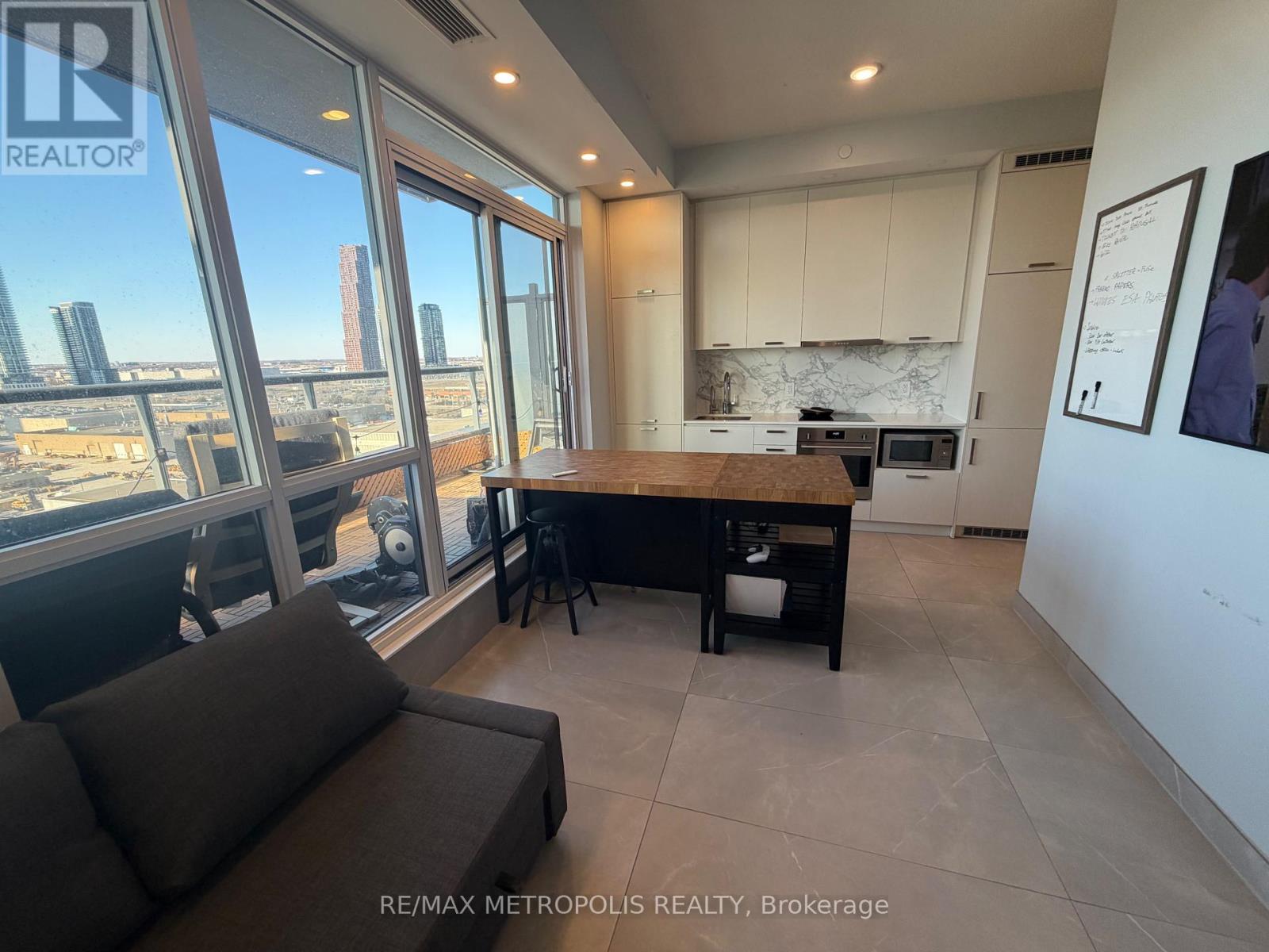 1217 - 38 Honeycrisp Crescent, Vaughan, Ontario  L4K 0M8 - Photo 3 - N12971648