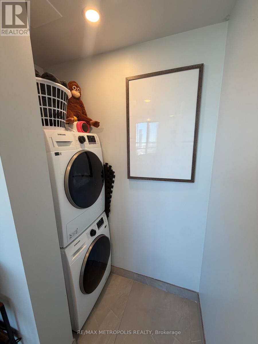 1217 - 38 Honeycrisp Crescent, Vaughan, Ontario  L4K 0M8 - Photo 6 - N12971648