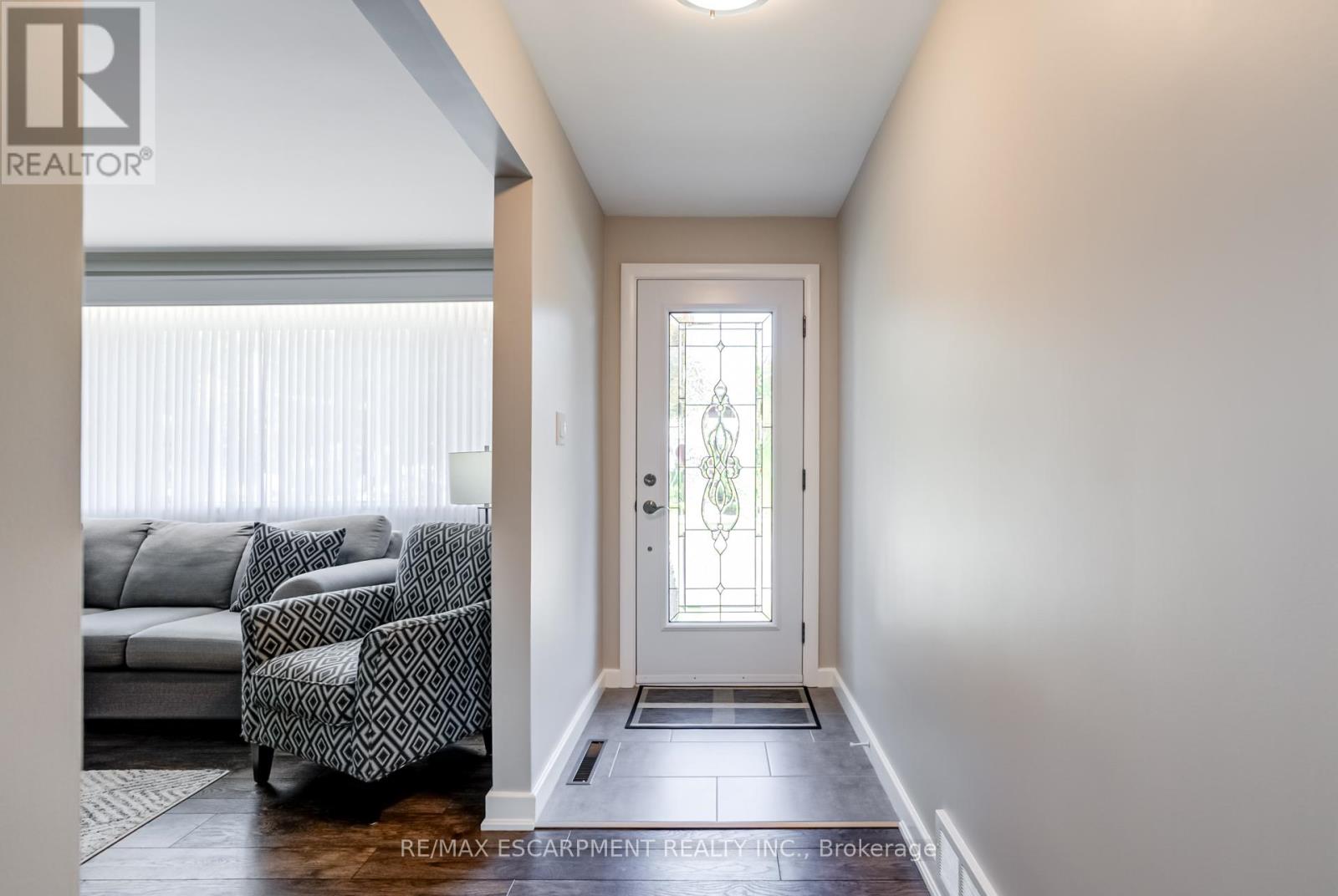 5 Albert Street E, New Tecumseth, Ontario  L9R 1J4 - Photo 5 - N12971666