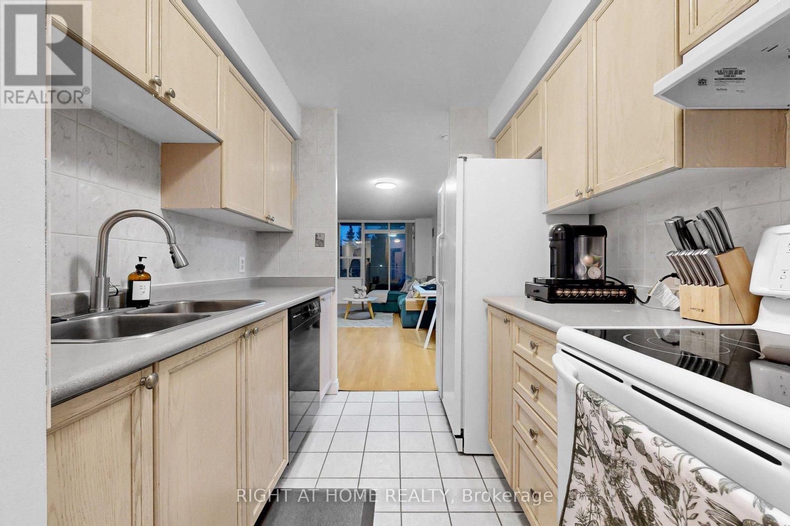 216 - 2100 John Street, Markham, Ontario  L3T 7S6 - Photo 18 - N12971680