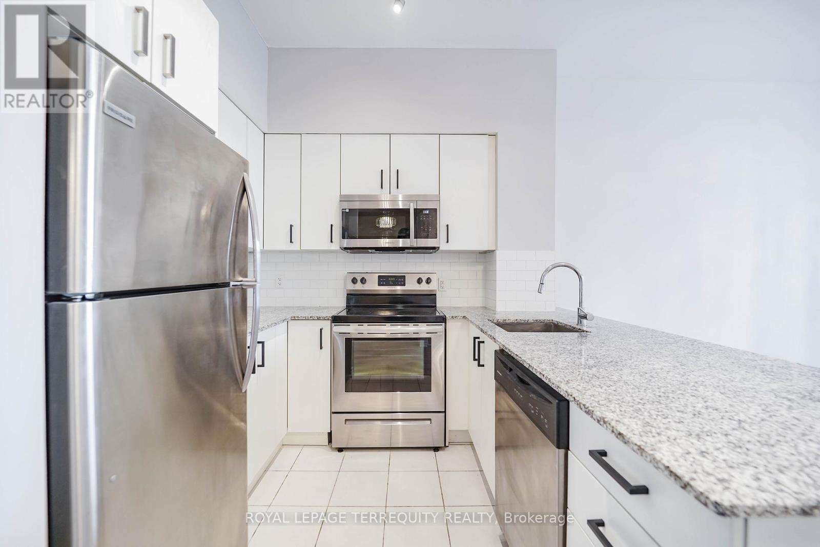 728 - 11611 Yonge Street, Richmond Hill, Ontario  L4E 1G2 - Photo 14 - N12971752