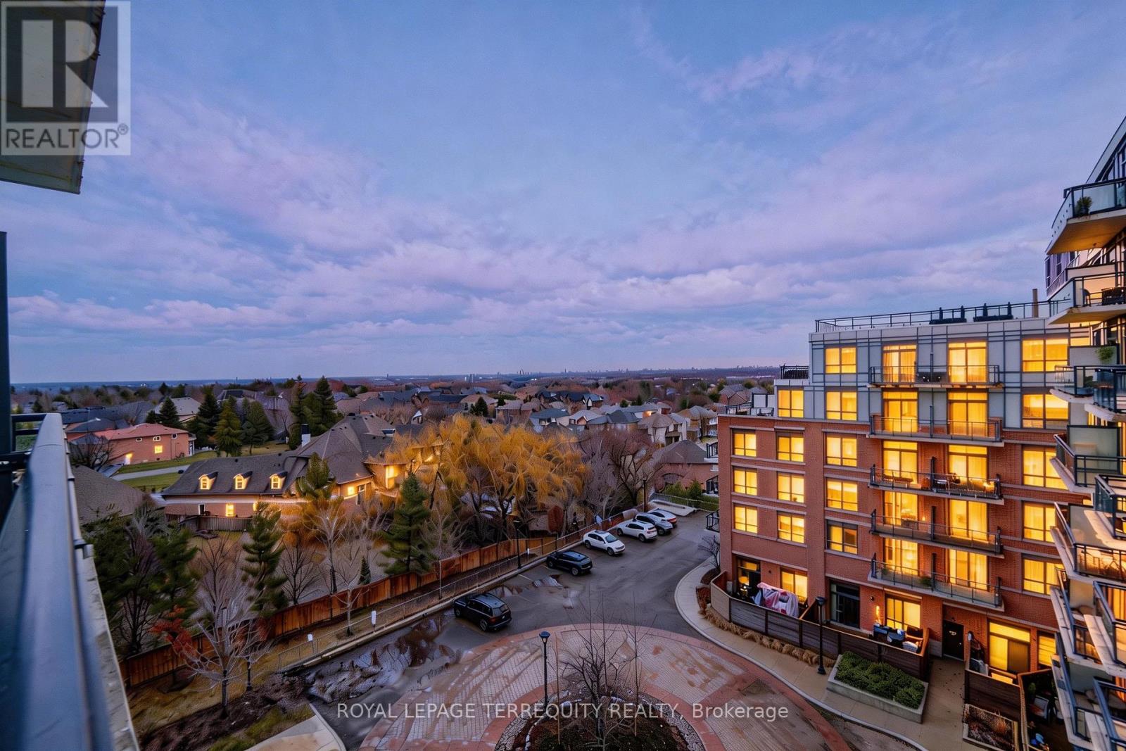 728 - 11611 Yonge Street, Richmond Hill, Ontario  L4E 1G2 - Photo 2 - N12971752