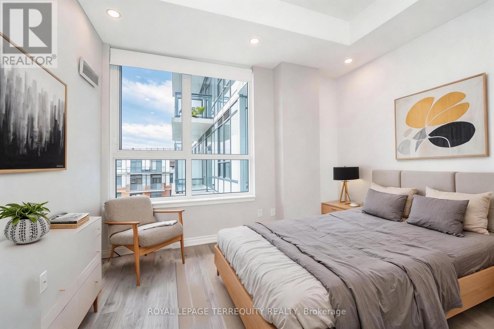 728 - 11611 Yonge Street, Richmond Hill, Ontario  L4E 1G2 - Photo 5 - N12971752