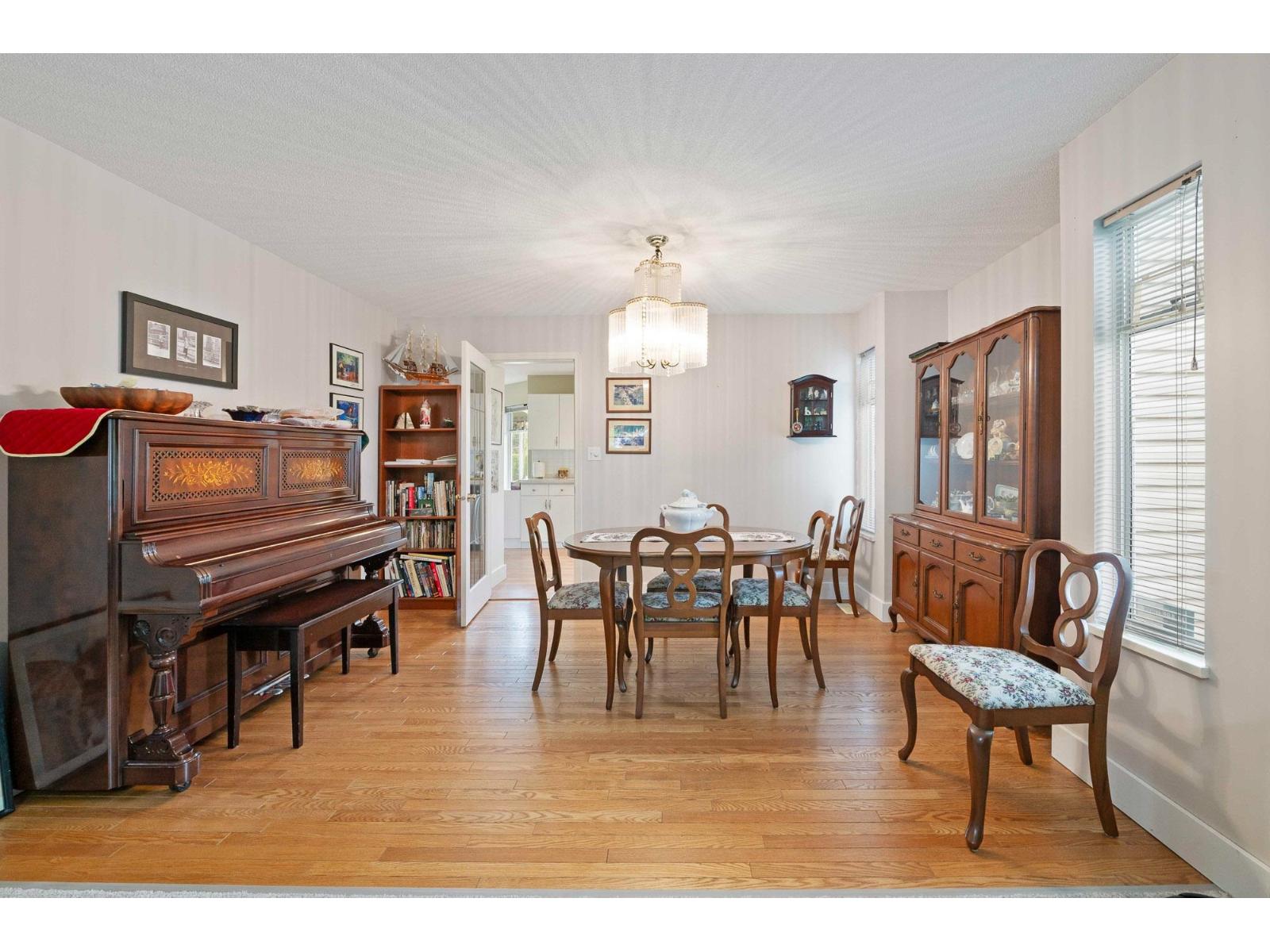 18186 Claytonwood Crescent, Surrey, British Columbia V3S 8G8 - Photo 8 - R3107092