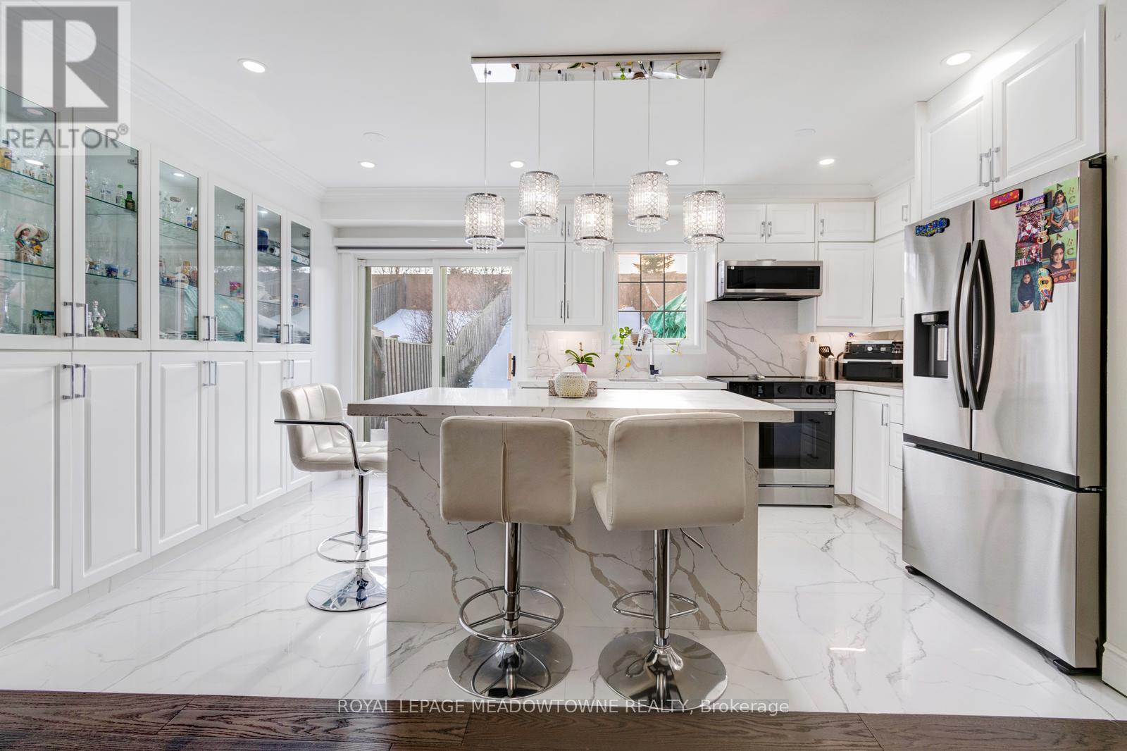 131 Checkerberry Crescent, Brampton, Ontario  L6R 2S8 - Photo 11 - W12891816