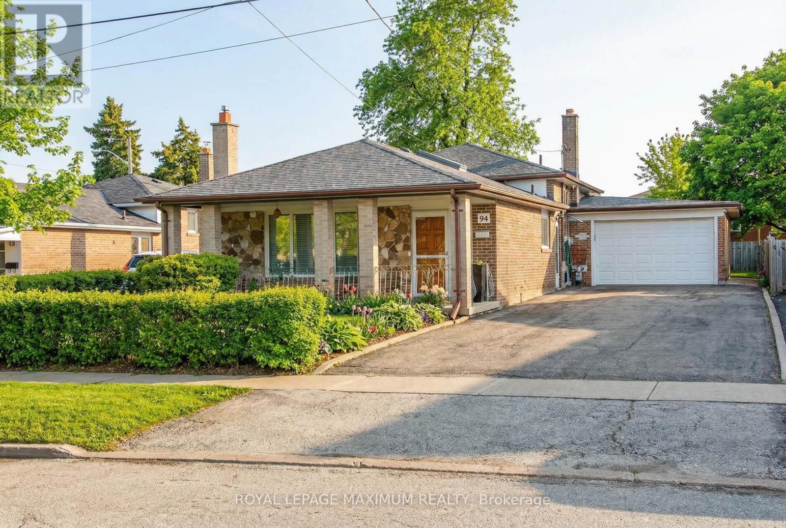 94 GOLDSBORO ROAD, Toronto, Ontario