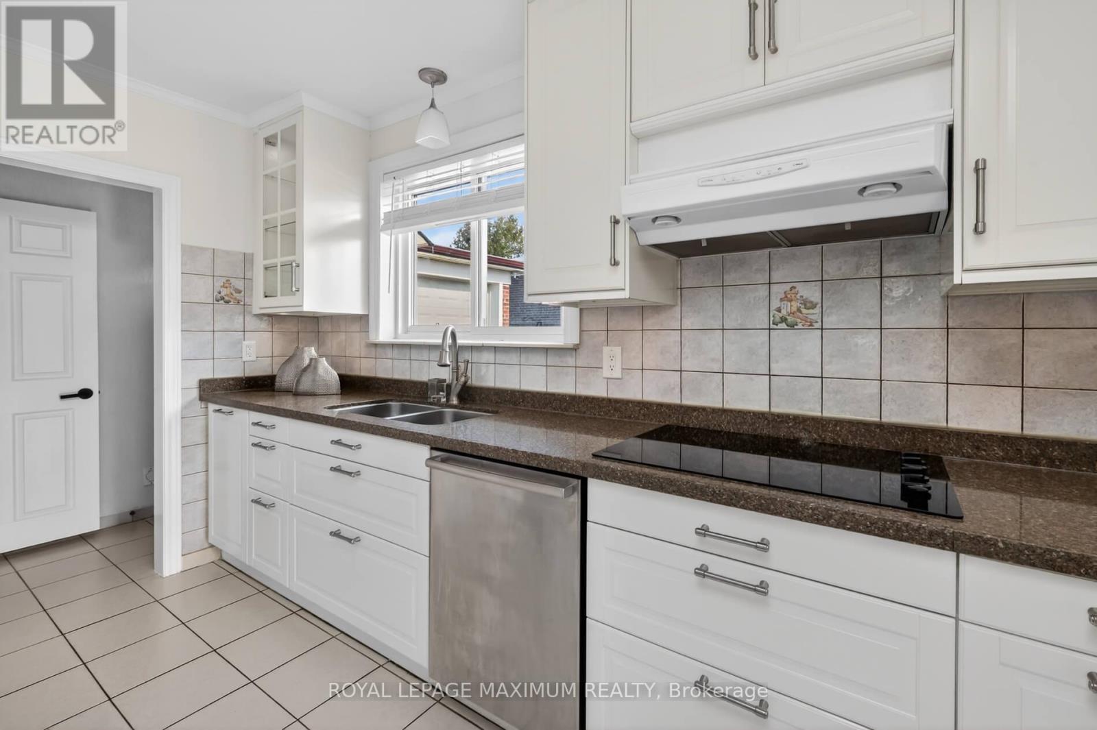 94 Goldsboro Road, Toronto, Ontario  M9L 1A8 - Photo 14 - W12971428