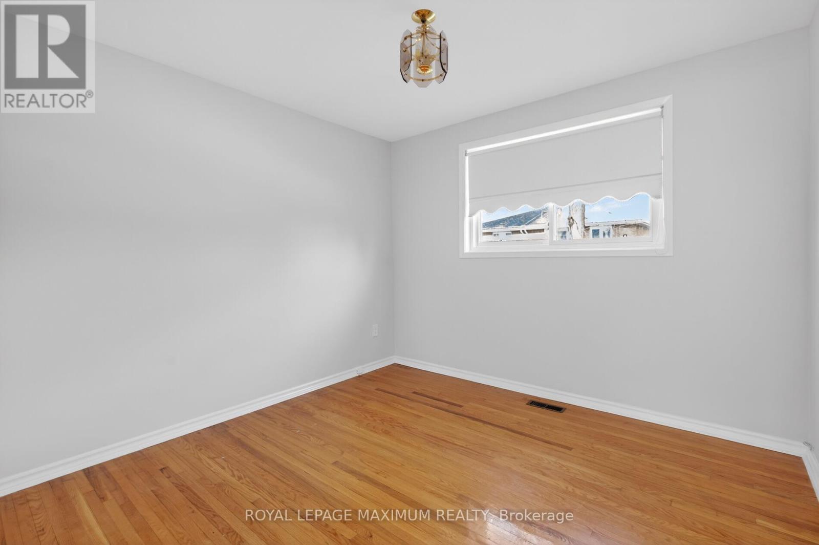 94 Goldsboro Road, Toronto, Ontario  M9L 1A8 - Photo 16 - W12971428