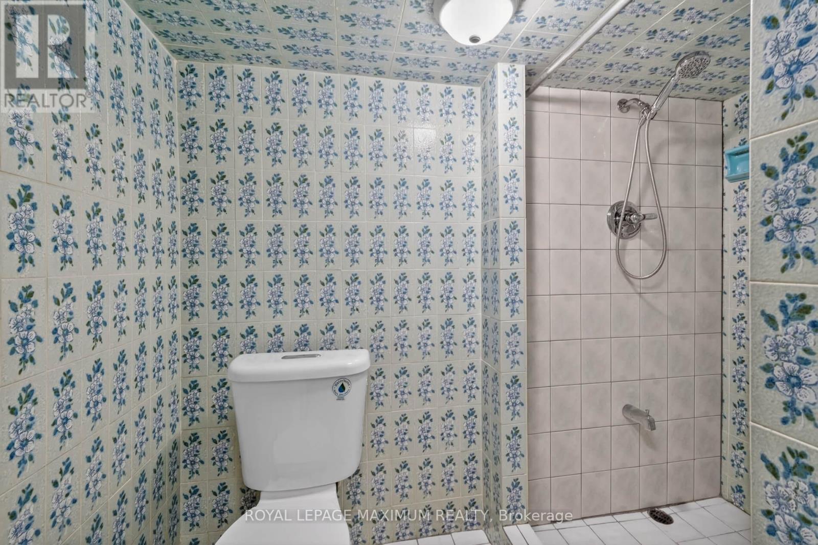 94 Goldsboro Road, Toronto, Ontario  M9L 1A8 - Photo 25 - W12971428