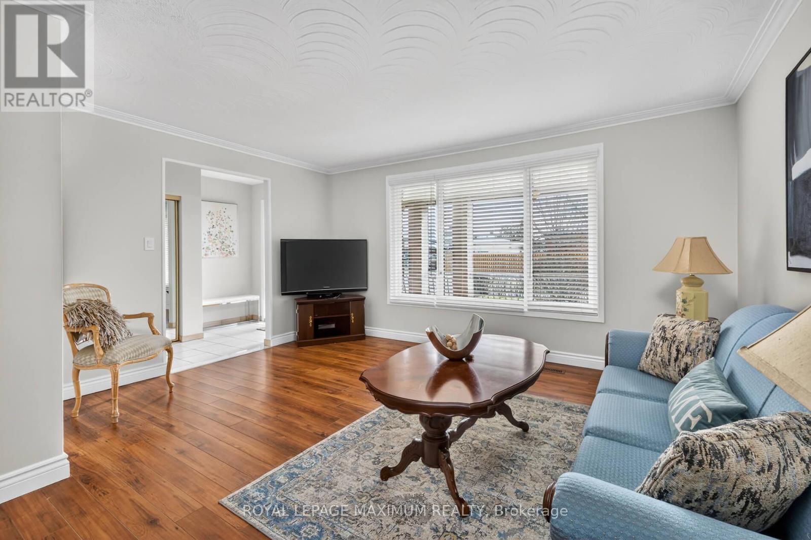 94 Goldsboro Road, Toronto, Ontario  M9L 1A8 - Photo 6 - W12971428