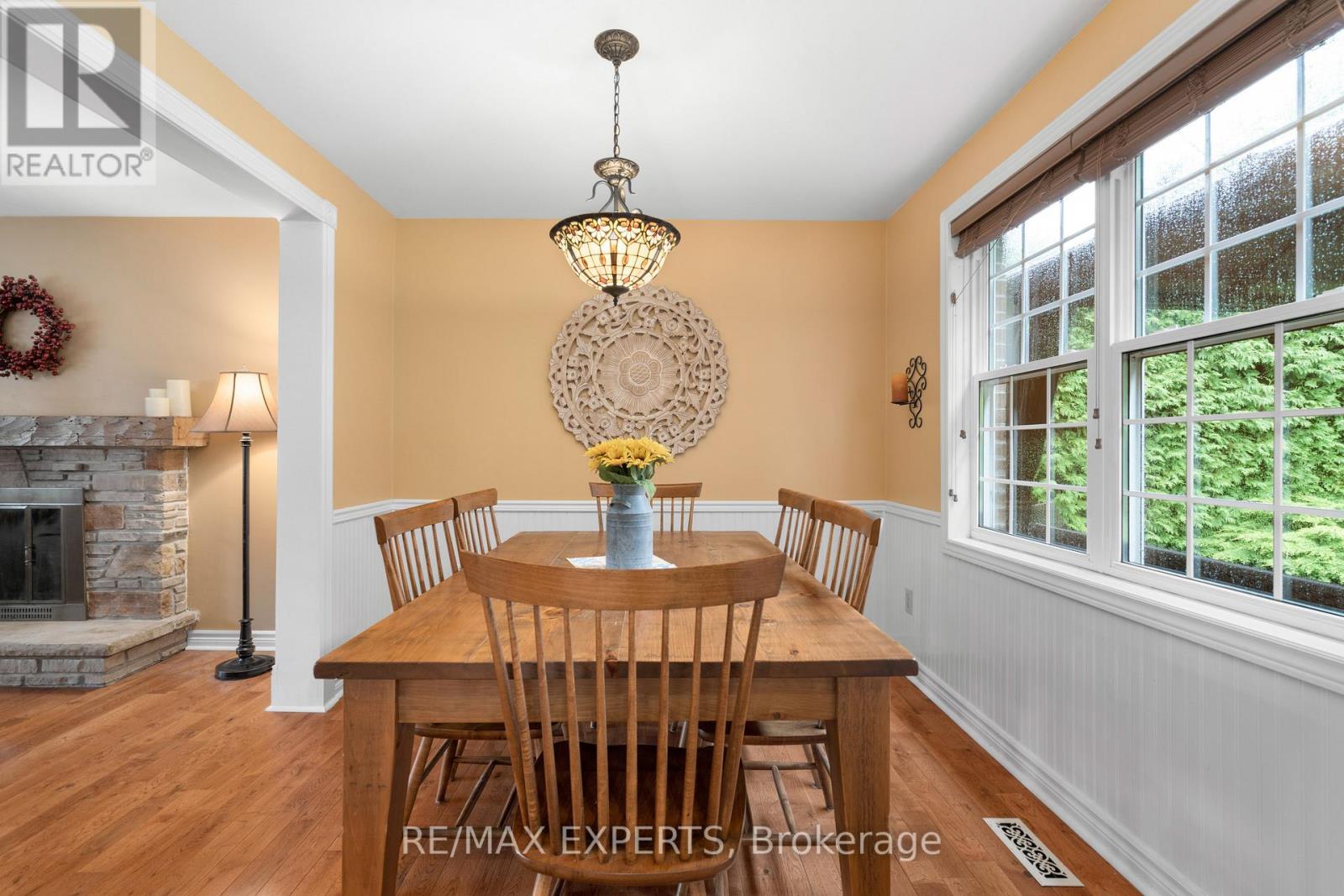 28 Hilltop Drive, Caledon, Ontario  L7C 1H6 - Photo 11 - W12971440