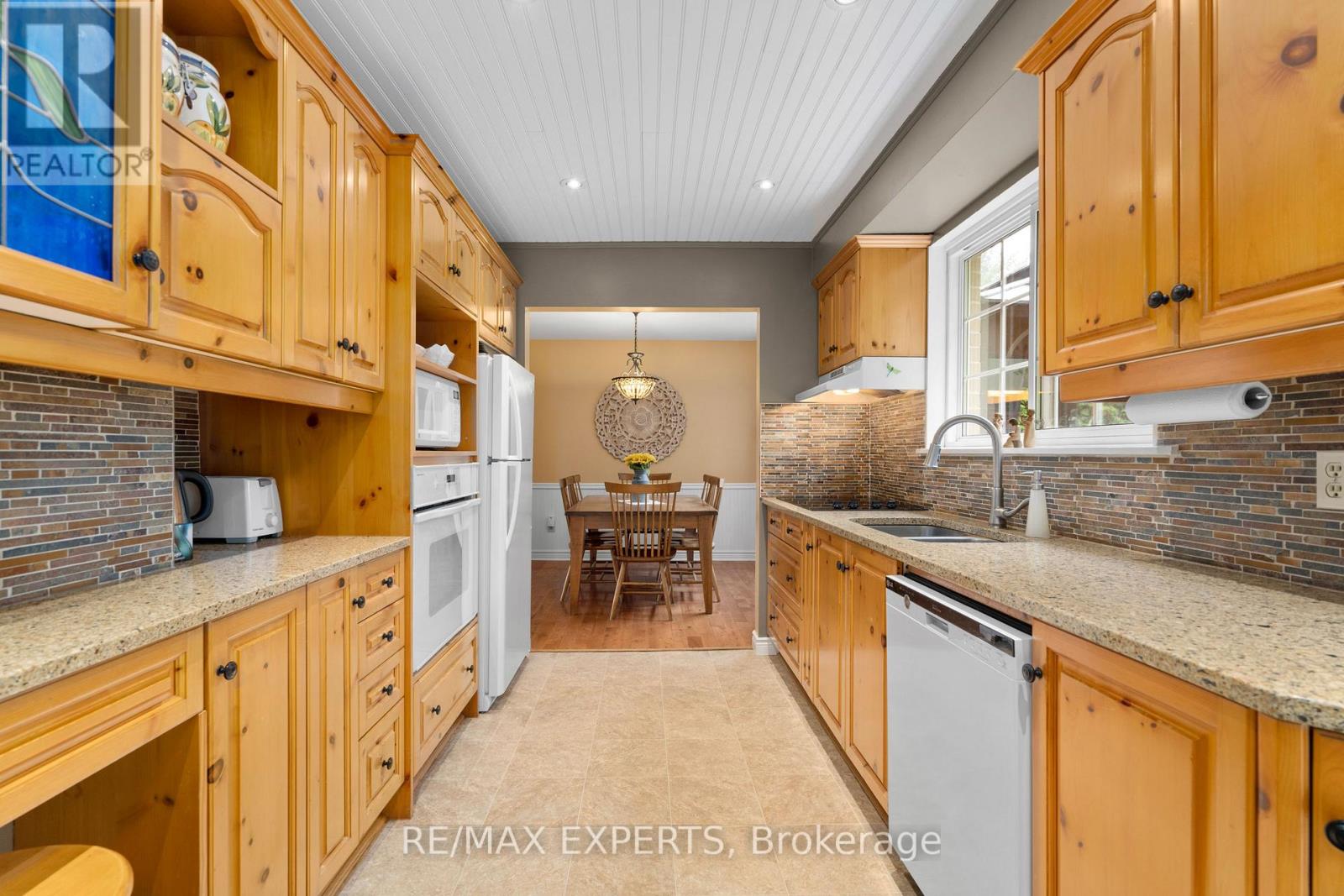 28 Hilltop Drive, Caledon, Ontario  L7C 1H6 - Photo 13 - W12971440