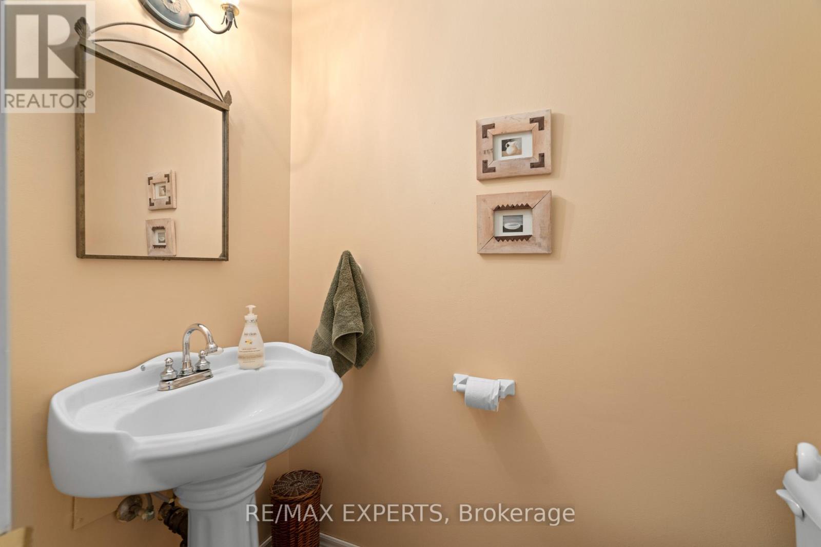 28 Hilltop Drive, Caledon, Ontario  L7C 1H6 - Photo 15 - W12971440