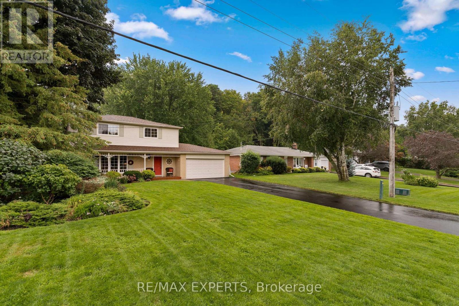 28 Hilltop Drive, Caledon, Ontario  L7C 1H6 - Photo 2 - W12971440