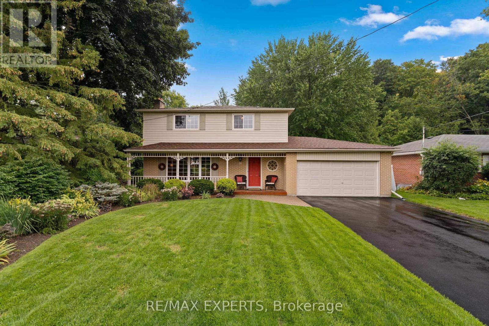 28 Hilltop Drive, Caledon, Ontario  L7C 1H6 - Photo 3 - W12971440