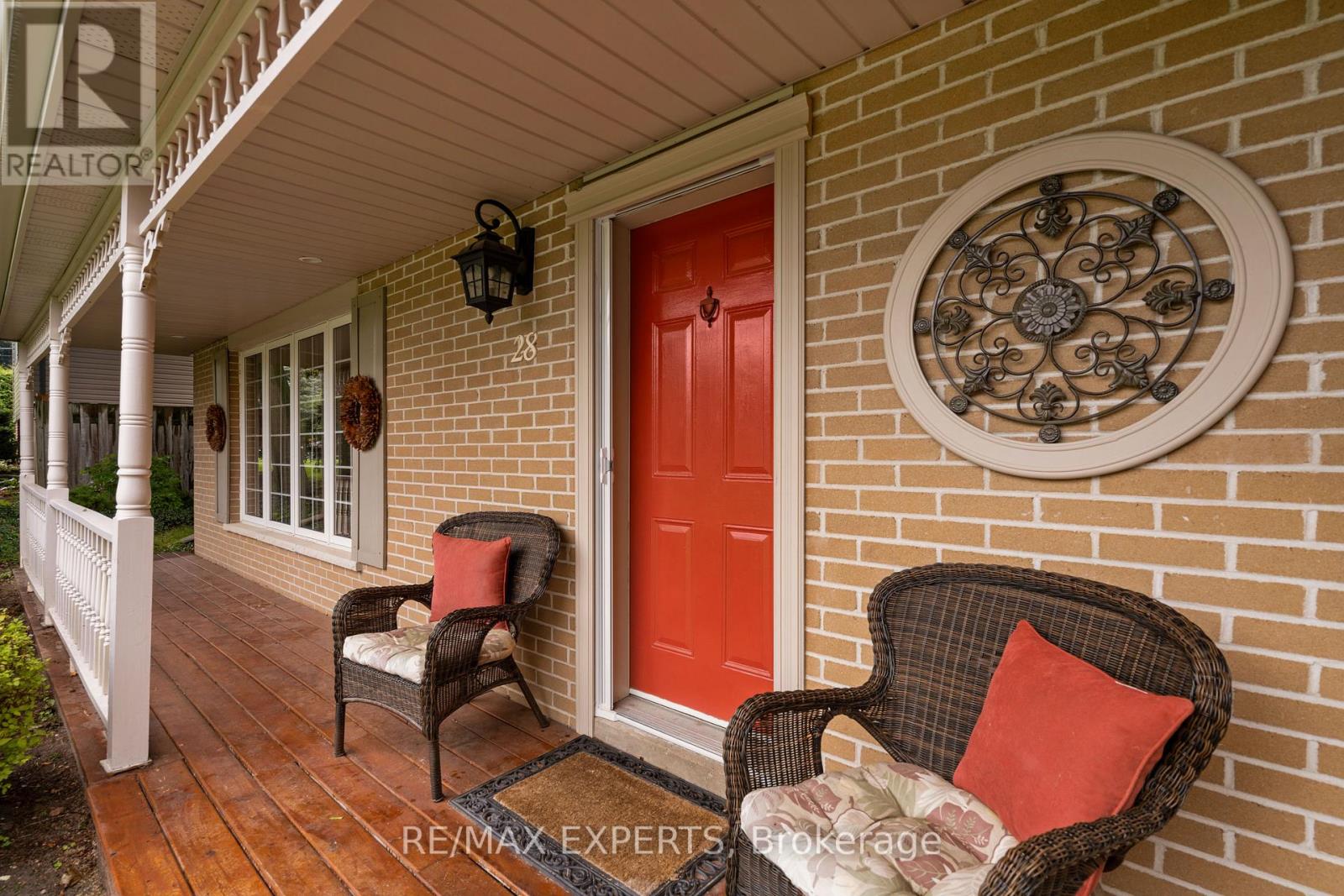 28 Hilltop Drive, Caledon, Ontario  L7C 1H6 - Photo 4 - W12971440