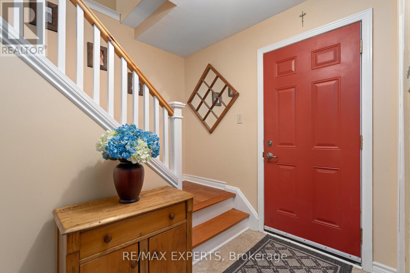 28 Hilltop Drive, Caledon, Ontario  L7C 1H6 - Photo 5 - W12971440