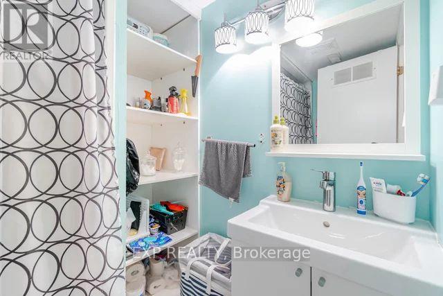 Basement - 32a Guest Street, Brampton, Ontario  L6W 1T8 - Photo 11 - W12971444