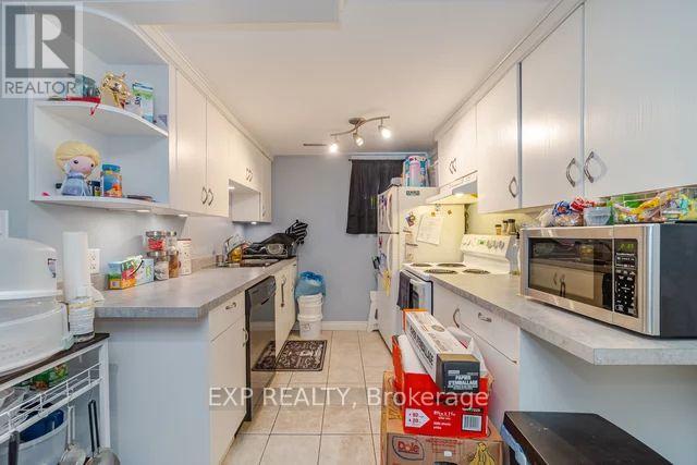 Basement - 32a Guest Street, Brampton, Ontario  L6W 1T8 - Photo 5 - W12971444