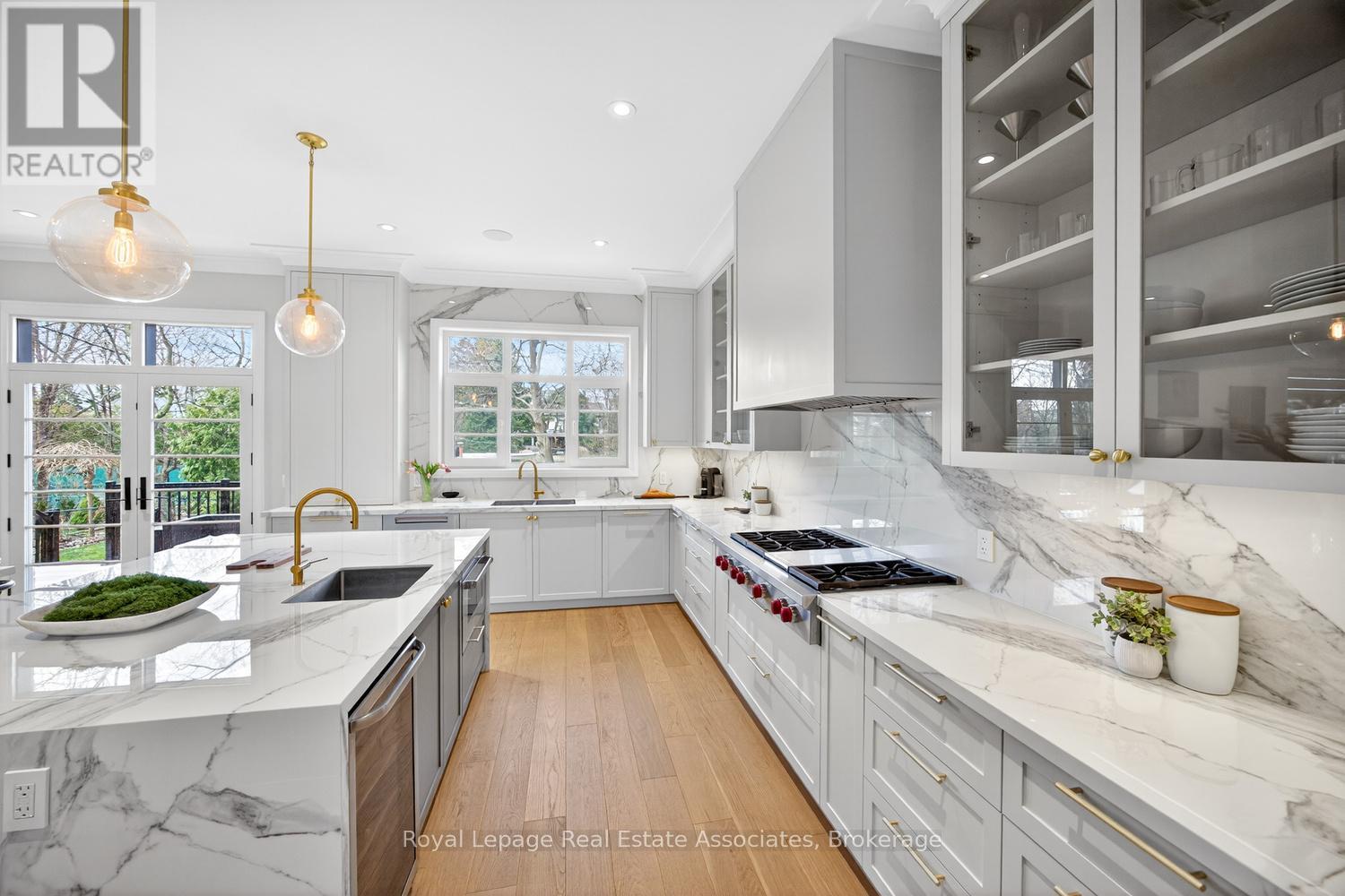 16 Dorlen Avenue, Toronto, Ontario  M9B 5A9 - Photo 11 - W12971474