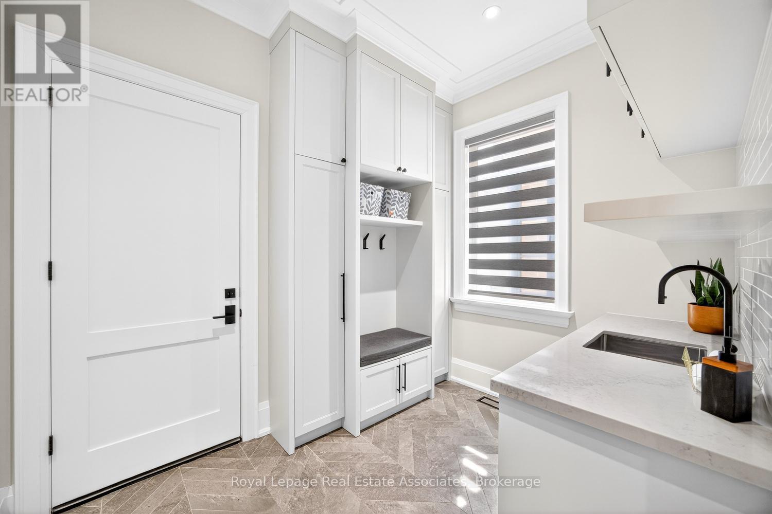 16 Dorlen Avenue, Toronto, Ontario  M9B 5A9 - Photo 16 - W12971474