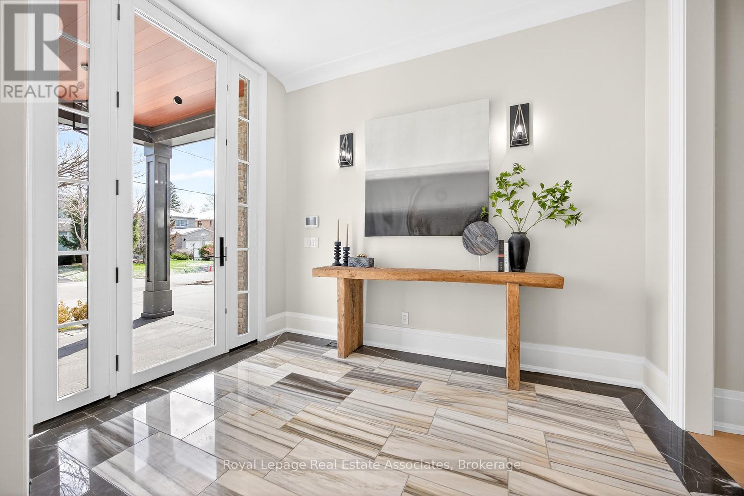 16 Dorlen Avenue, Toronto, Ontario  M9B 5A9 - Photo 2 - W12971474