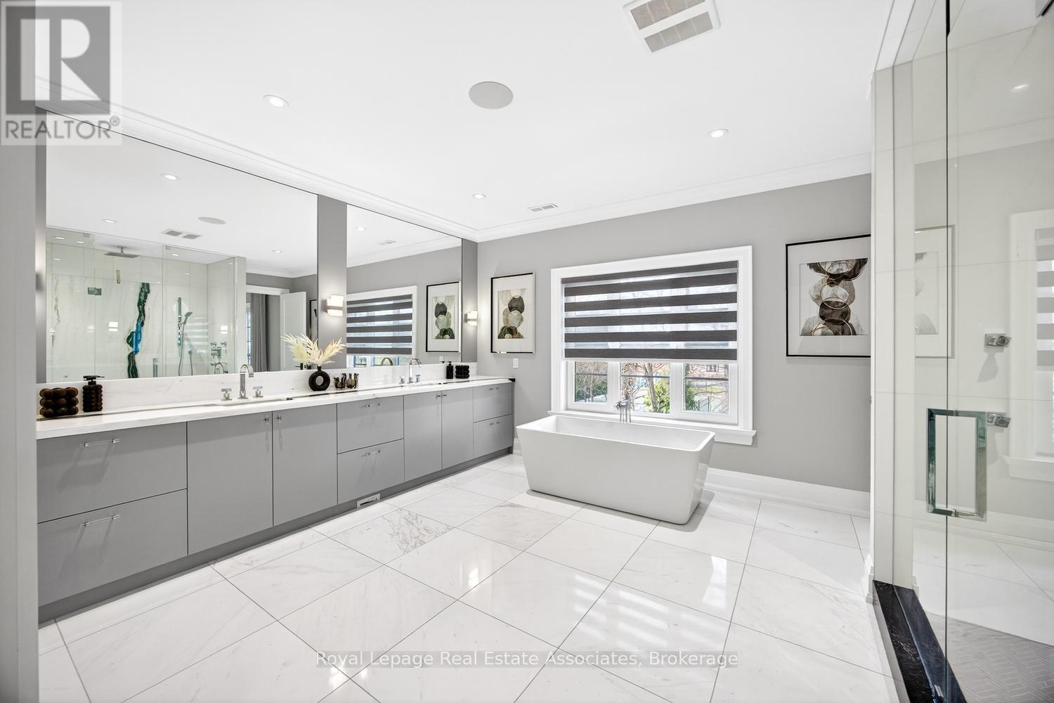 16 Dorlen Avenue, Toronto, Ontario  M9B 5A9 - Photo 21 - W12971474