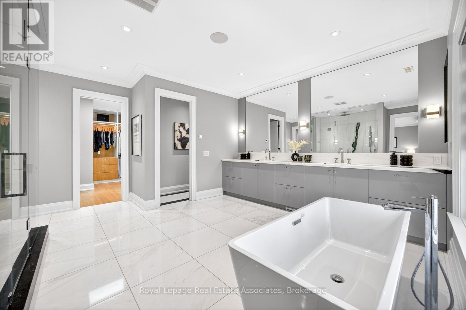 16 Dorlen Avenue, Toronto, Ontario  M9B 5A9 - Photo 22 - W12971474