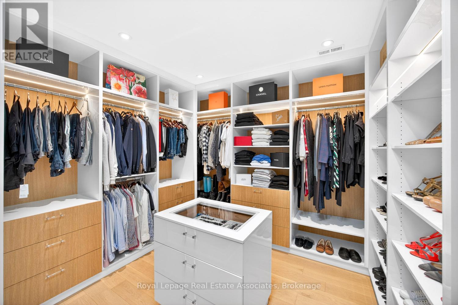 16 Dorlen Avenue, Toronto, Ontario  M9B 5A9 - Photo 24 - W12971474