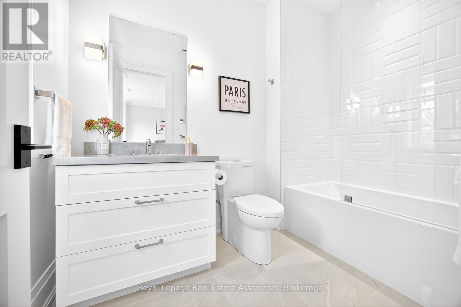 16 Dorlen Avenue, Toronto, Ontario  M9B 5A9 - Photo 30 - W12971474