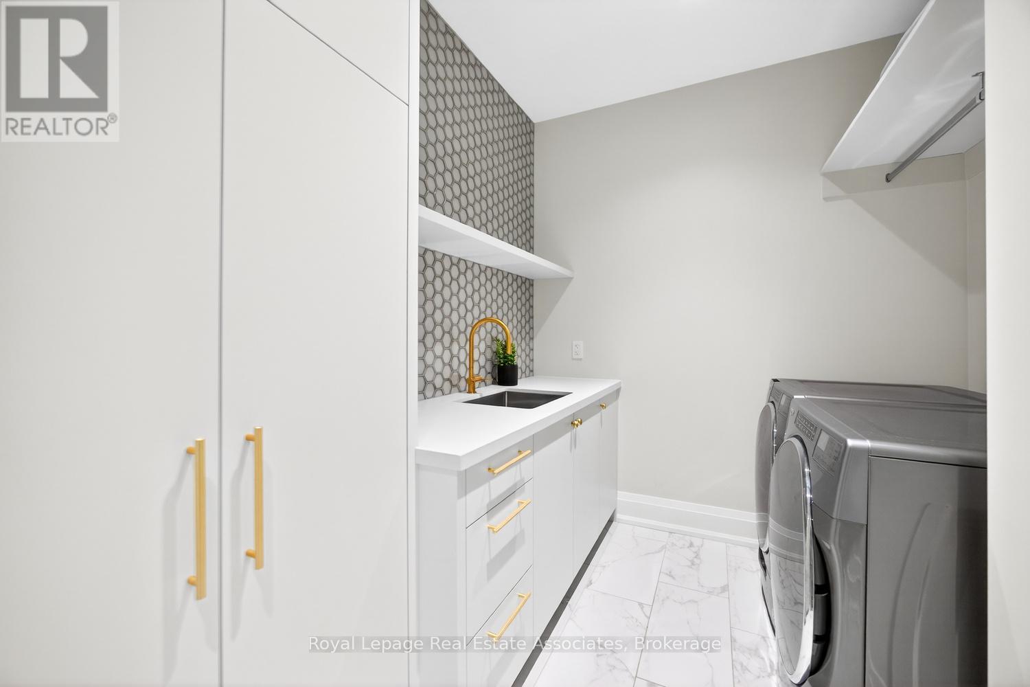 16 Dorlen Avenue, Toronto, Ontario  M9B 5A9 - Photo 33 - W12971474