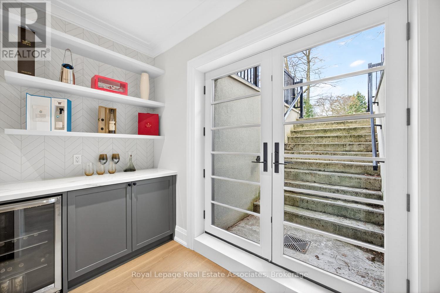 16 Dorlen Avenue, Toronto, Ontario  M9B 5A9 - Photo 37 - W12971474