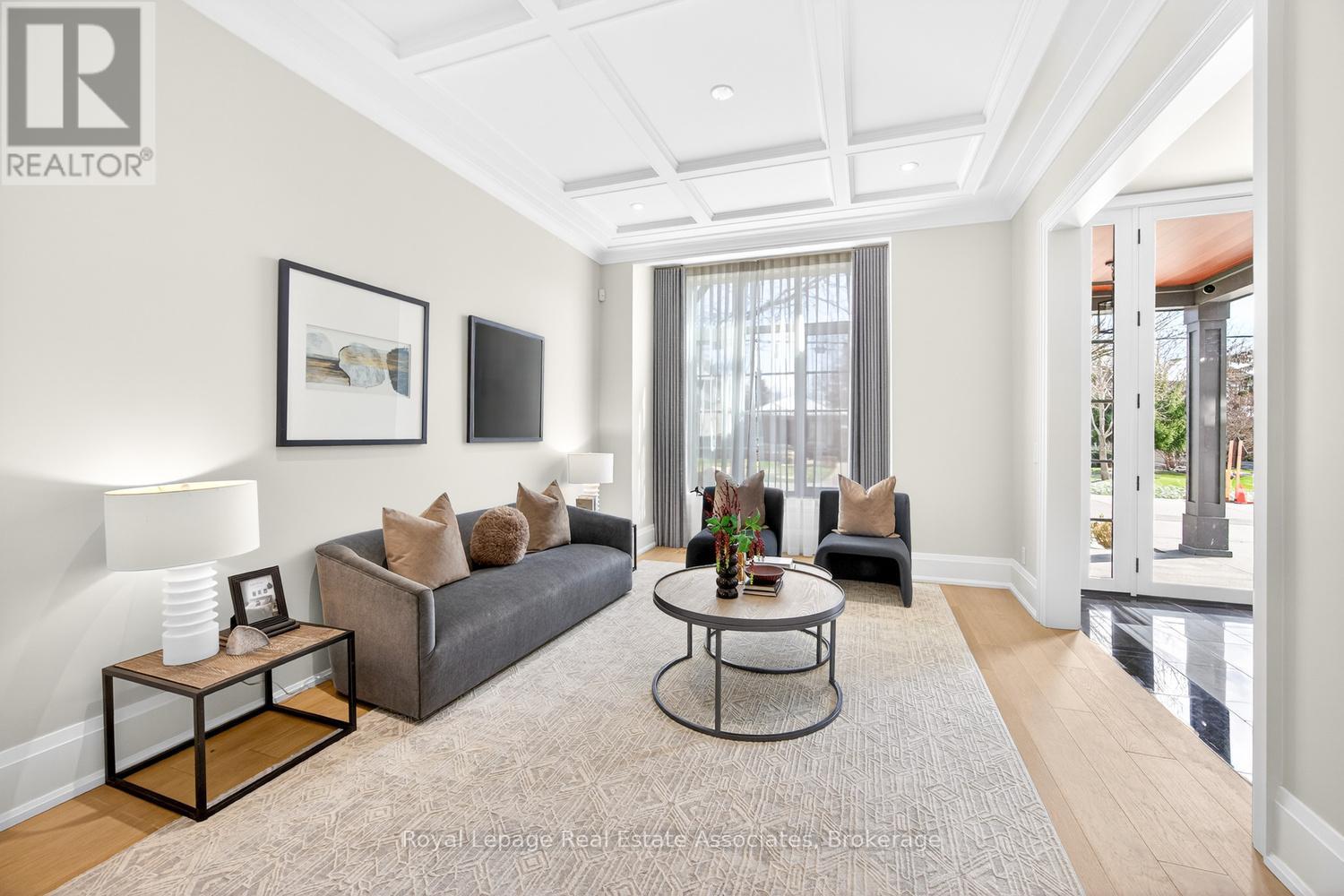 16 Dorlen Avenue, Toronto, Ontario  M9B 5A9 - Photo 4 - W12971474