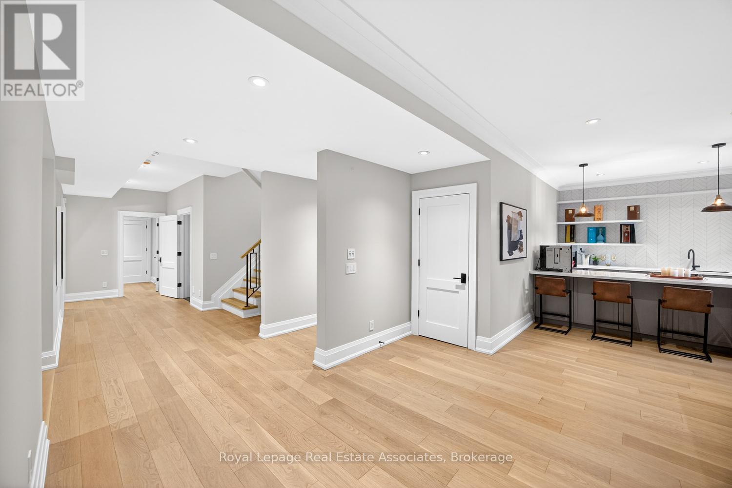 16 Dorlen Avenue, Toronto, Ontario  M9B 5A9 - Photo 40 - W12971474