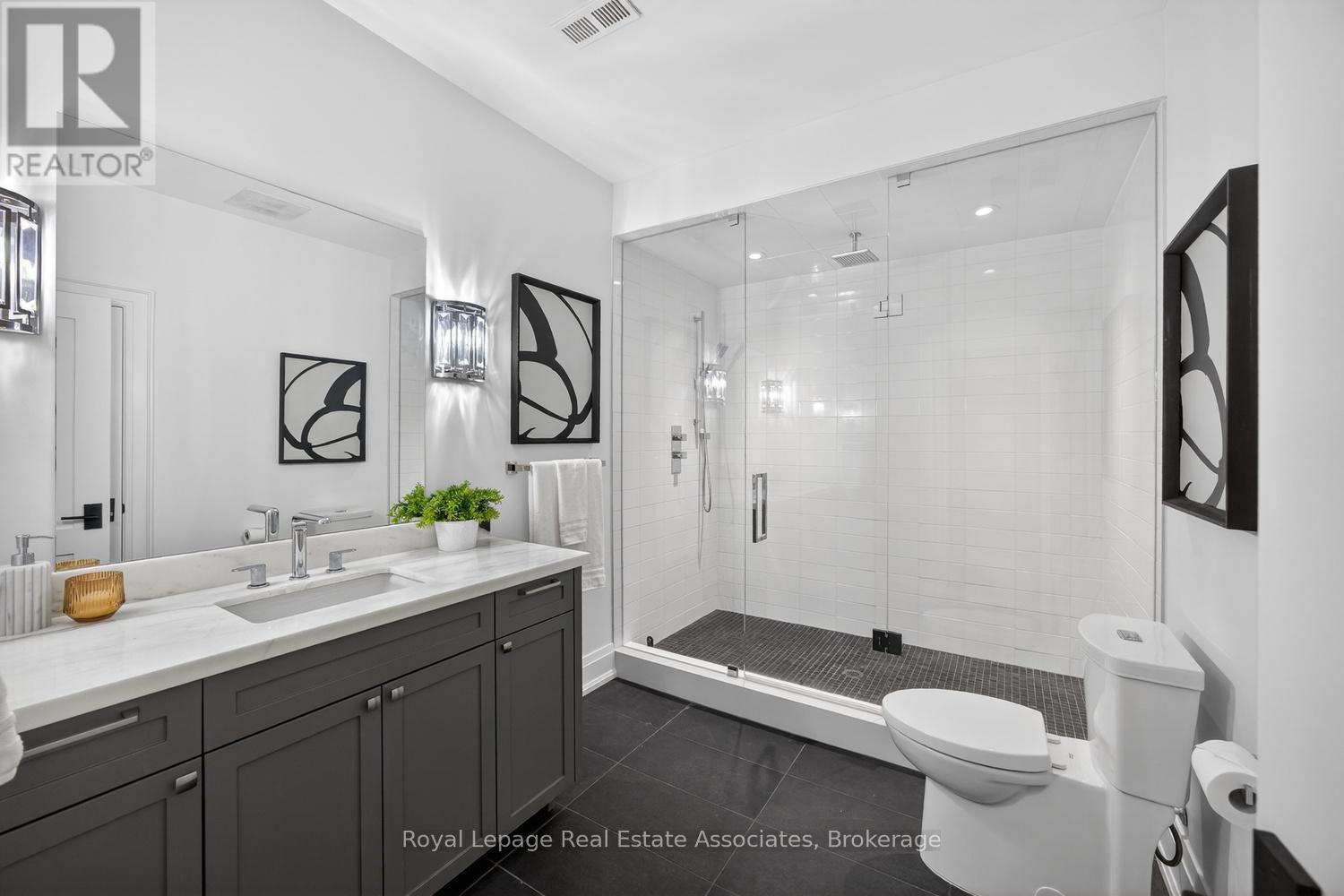 16 Dorlen Avenue, Toronto, Ontario  M9B 5A9 - Photo 41 - W12971474