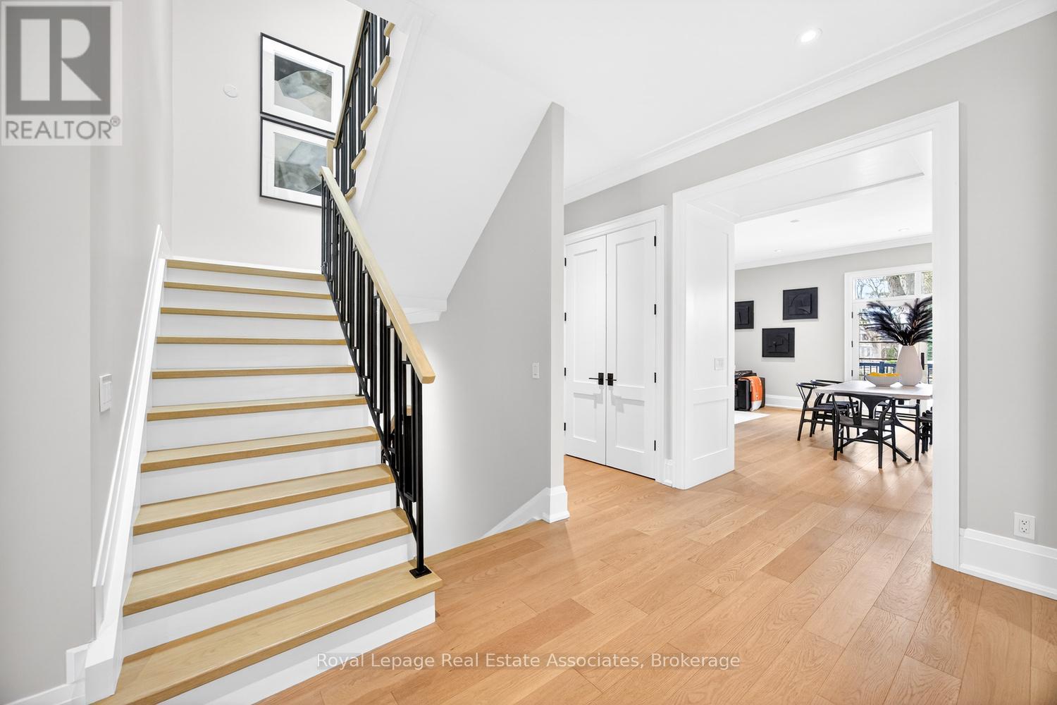 16 Dorlen Avenue, Toronto, Ontario  M9B 5A9 - Photo 7 - W12971474