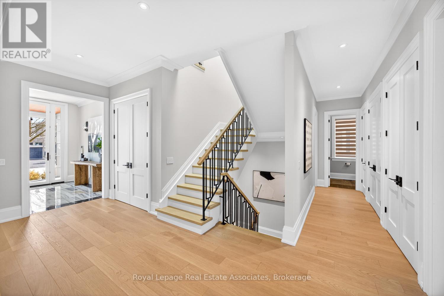 16 Dorlen Avenue, Toronto, Ontario  M9B 5A9 - Photo 8 - W12971474