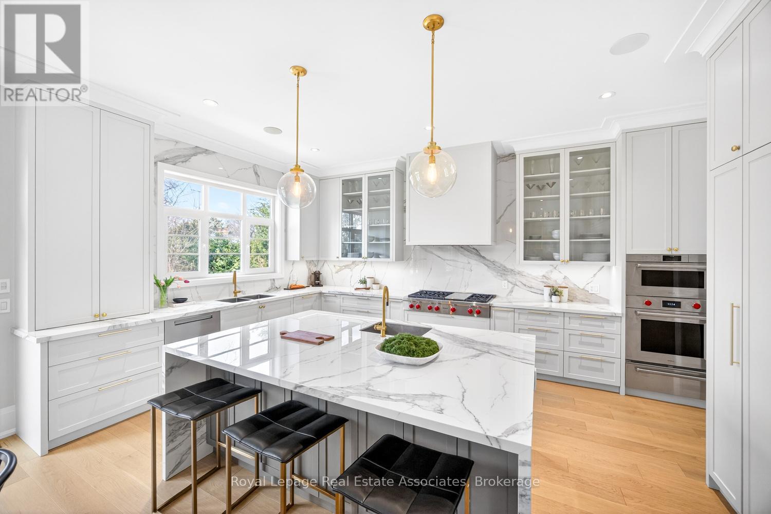 16 Dorlen Avenue, Toronto, Ontario  M9B 5A9 - Photo 9 - W12971474