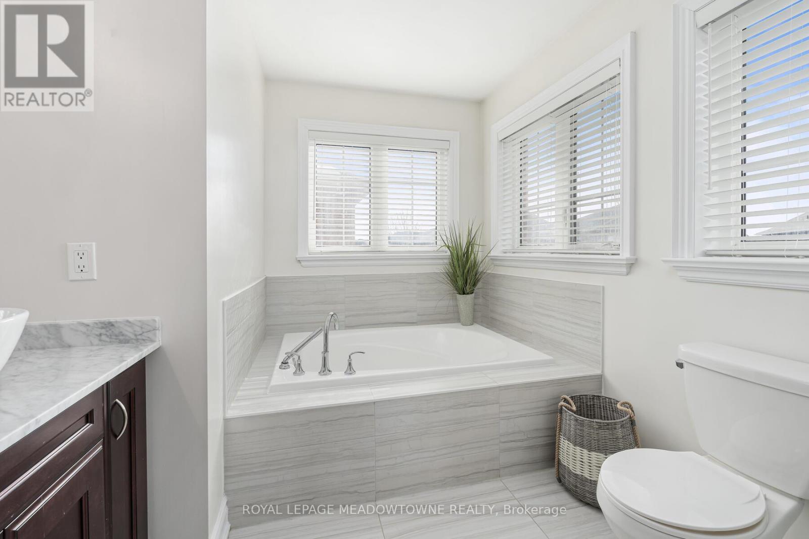 67 Hidden Lake Trail, Halton Hills, Ontario  L7G 0K6 - Photo 29 - W12971528