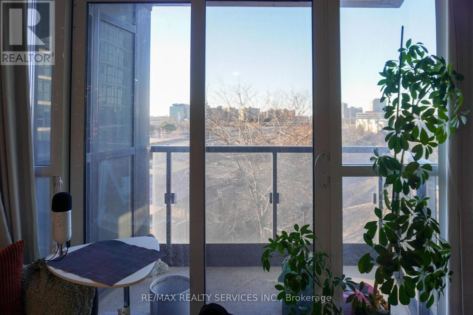 611 - 5 Valhalla Inn Road, Toronto, Ontario  M9B 1S9 - Photo 10 - W12971580