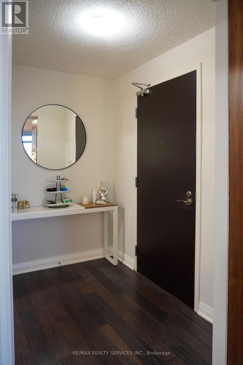 611 - 5 Valhalla Inn Road, Toronto, Ontario  M9B 1S9 - Photo 4 - W12971580