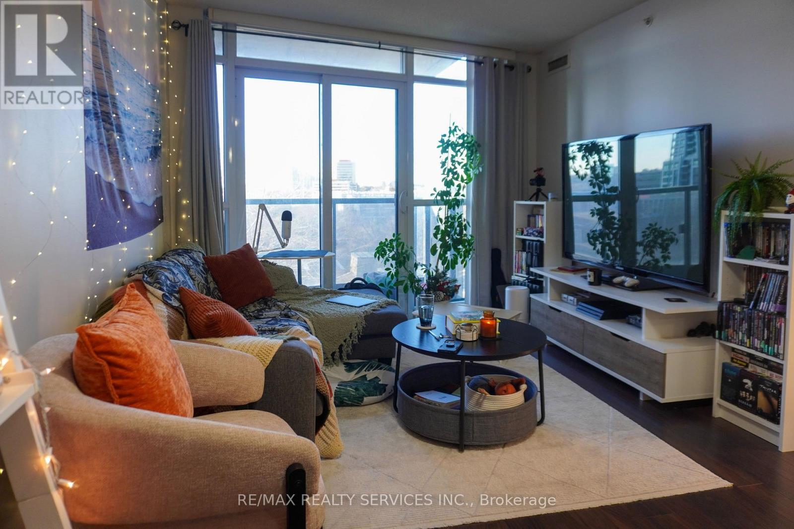 611 - 5 Valhalla Inn Road, Toronto, Ontario  M9B 1S9 - Photo 6 - W12971580