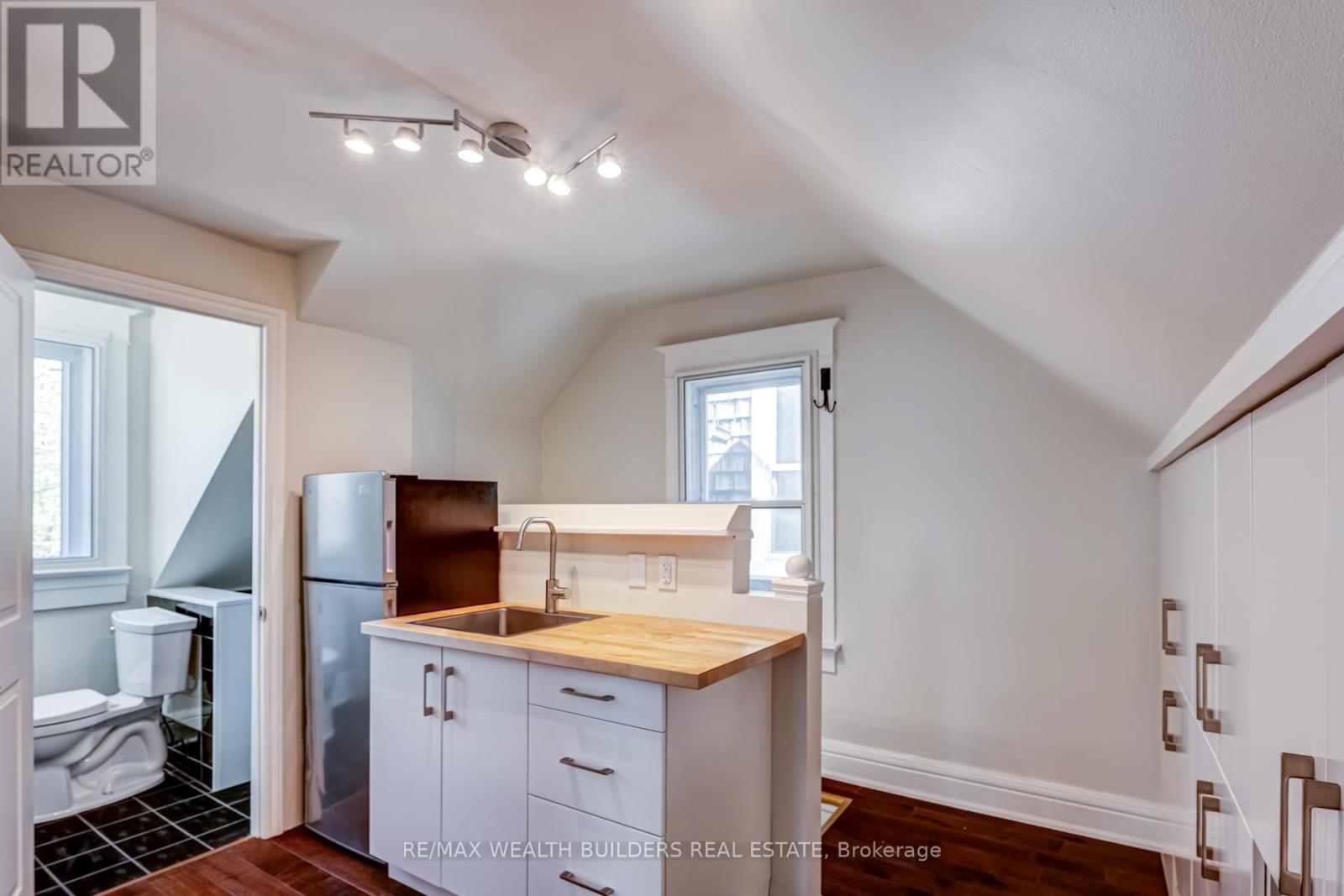 A - 163 Parkside Drive, Toronto, Ontario  M6R 2Y8 - Photo 19 - W12971626